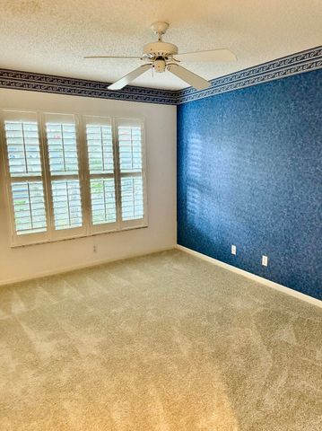 10148 Aspen Way, Palm Beach Gardens, FL 33410