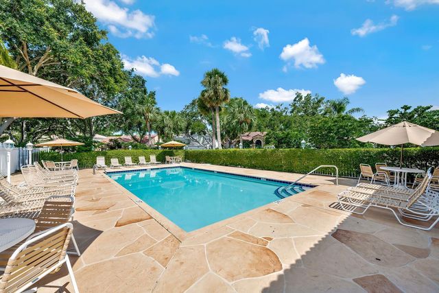 10148 Aspen Way, Palm Beach Gardens, FL 33410