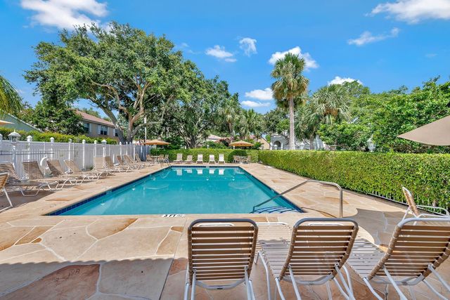 10148 Aspen Way, Palm Beach Gardens, FL 33410