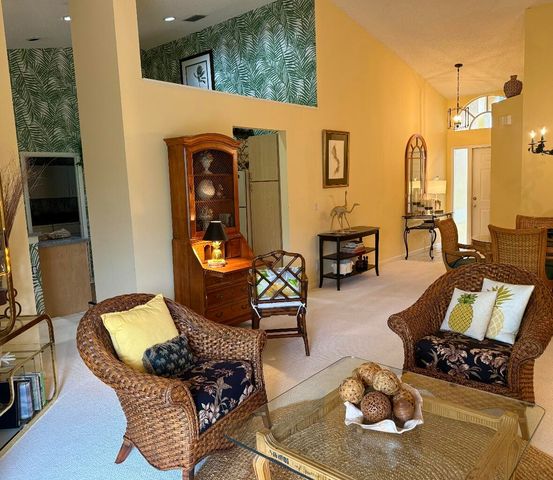 10148 Aspen Way, Palm Beach Gardens, FL 33410