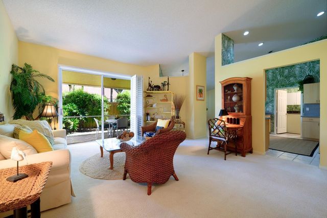10148 Aspen Way, Palm Beach Gardens, FL 33410
