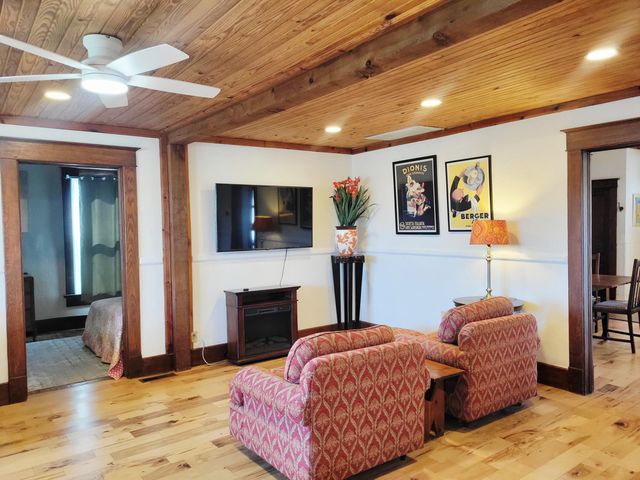 401 South Street, Stockton, MO 65785