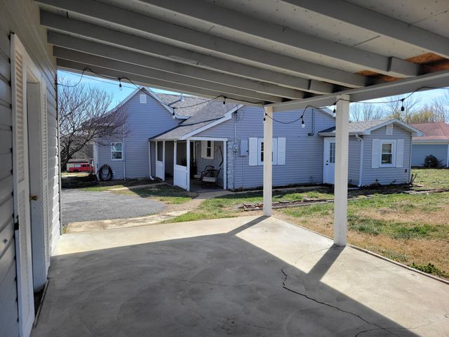 401 South Street, Stockton, MO 65785