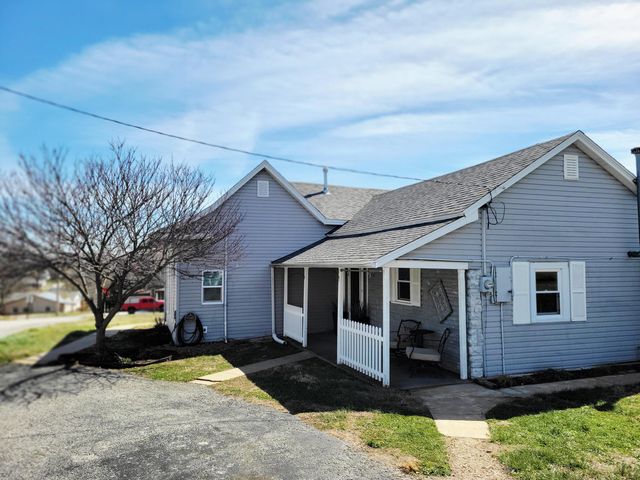 401 South Street, Stockton, MO 65785