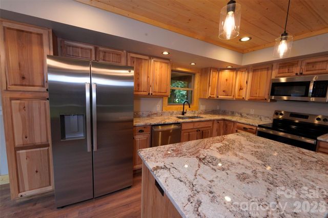 81 Breezy Creek Lane, Maggie Valley, NC 28751
