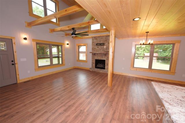 81 Breezy Creek Lane, Maggie Valley, NC 28751