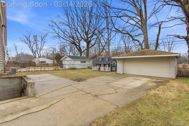36248 Weideman Street, Clinton Charter Township, MI 48035