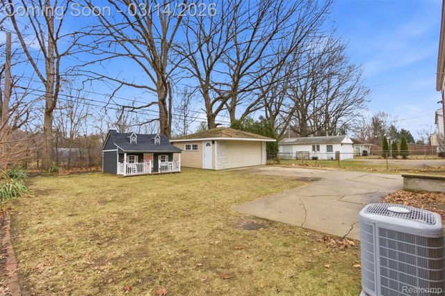 36248 Weideman Street, Clinton Charter Township, MI 48035