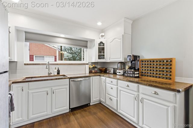 36248 Weideman Street, Clinton Charter Township, MI 48035