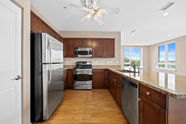 801 Village Center Drive 302, Burr Ridge, IL 60527