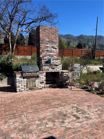147 W Las Flores, Altadena, CA 91001