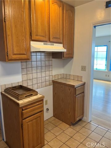 147 W Las Flores, Altadena, CA 91001