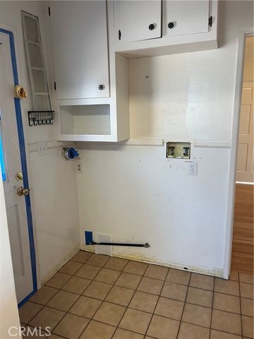 147 W Las Flores, Altadena, CA 91001