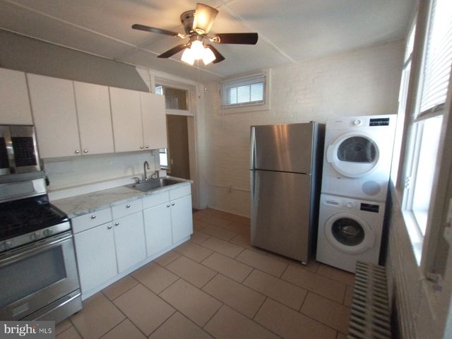 205 E KING ST, Lancaster, PA 17602