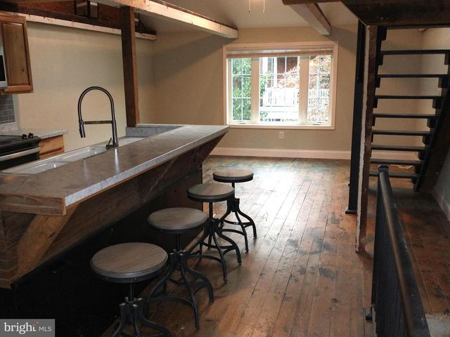 205 E KING ST, Lancaster, PA 17602