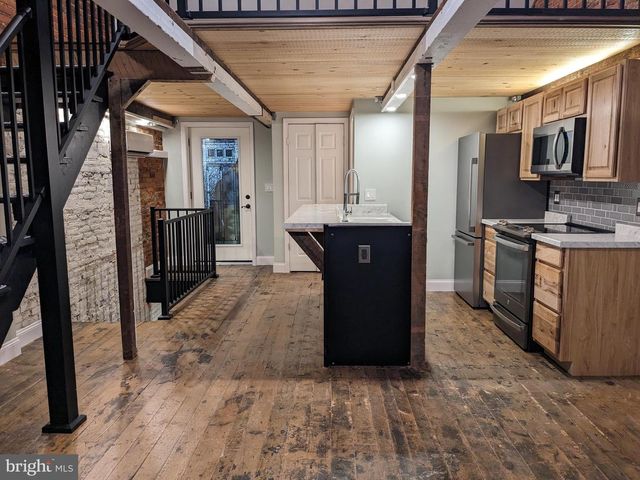 205 E KING ST, Lancaster, PA 17602