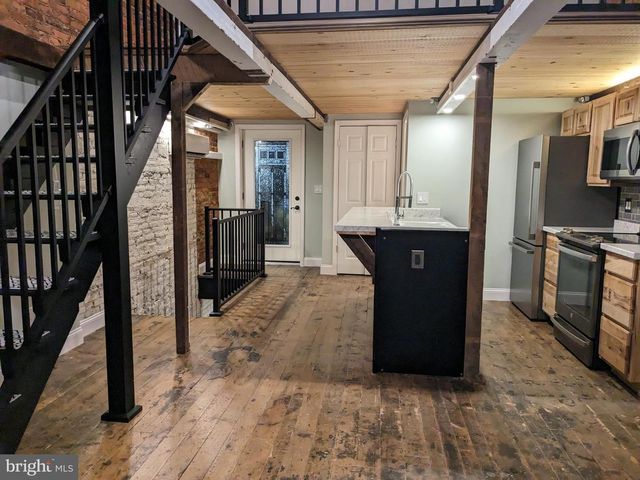 205 E KING ST, Lancaster, PA 17602