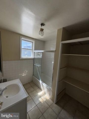 2810 N LAWRENCE ST, Philadelphia, PA 19133