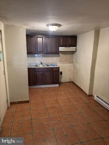 2810 N LAWRENCE ST, Philadelphia, PA 19133