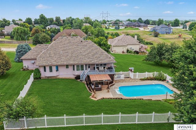 4003 Fox Ridge Circle, Bellevue, NE 68123