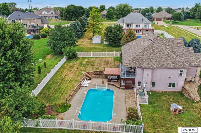 4003 Fox Ridge Circle, Bellevue, NE 68123