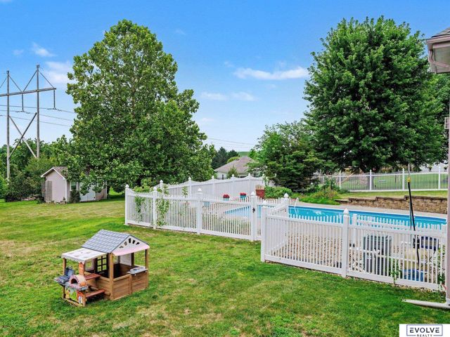 4003 Fox Ridge Circle, Bellevue, NE 68123