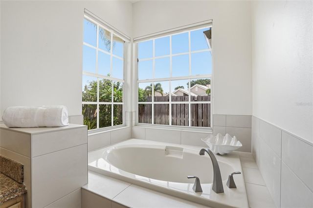 812 LIVE OAK TERRACE NE, St Petersburg, FL 33703