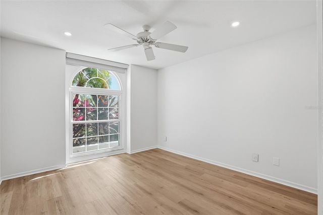 812 LIVE OAK TERRACE NE, St Petersburg, FL 33703