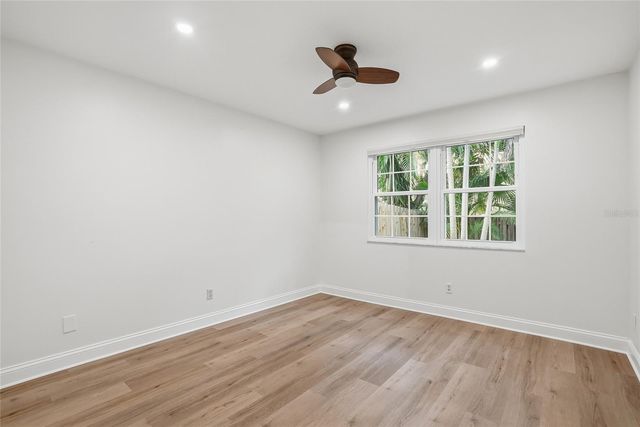 812 LIVE OAK TERRACE NE, St Petersburg, FL 33703