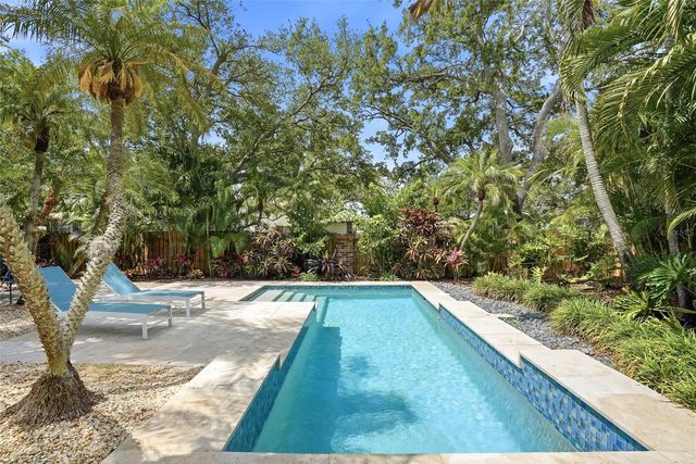 812 LIVE OAK TERRACE NE, St Petersburg, FL 33703