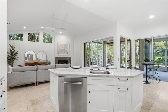 812 LIVE OAK TERRACE NE, St Petersburg, FL 33703