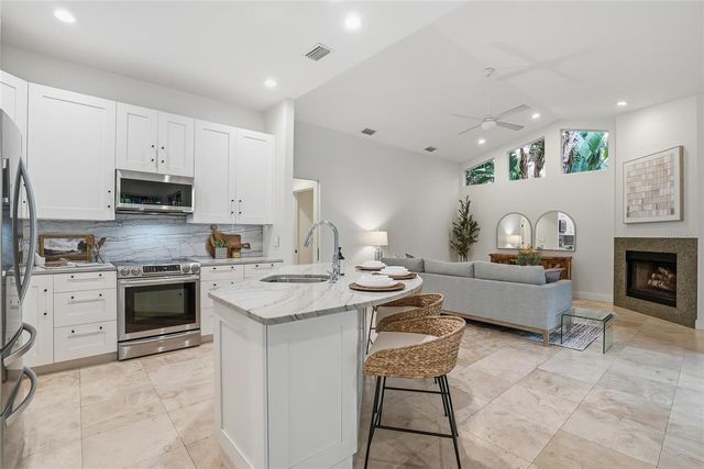812 LIVE OAK TERRACE NE, St Petersburg, FL 33703