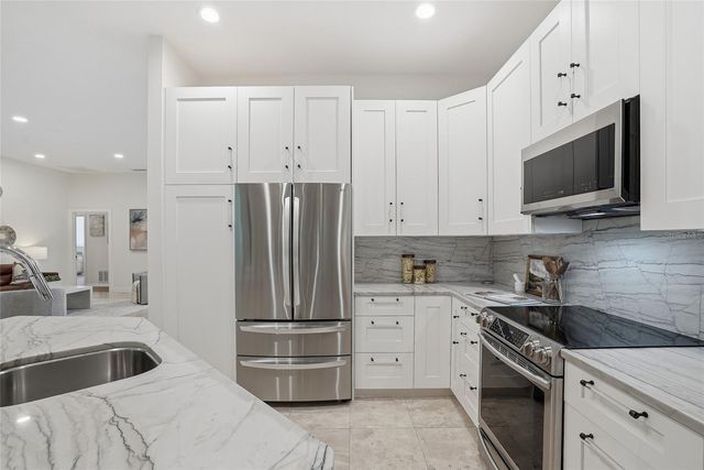 812 LIVE OAK TERRACE NE, St Petersburg, FL 33703