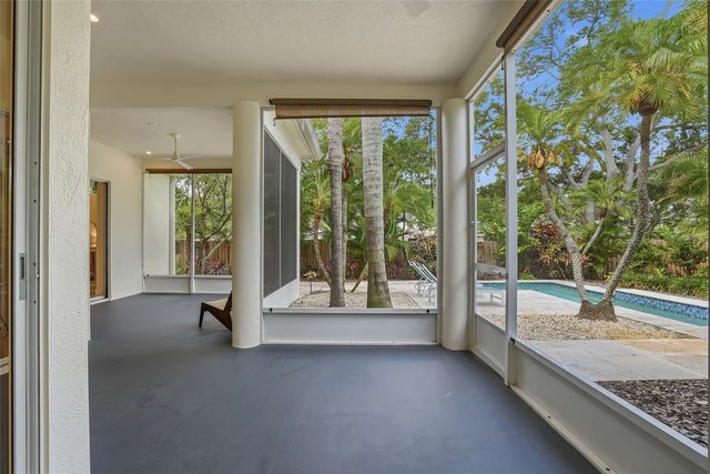812 LIVE OAK TERRACE NE, St Petersburg, FL 33703