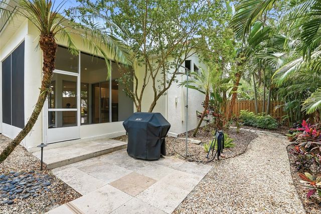 812 LIVE OAK TERRACE NE, St Petersburg, FL 33703