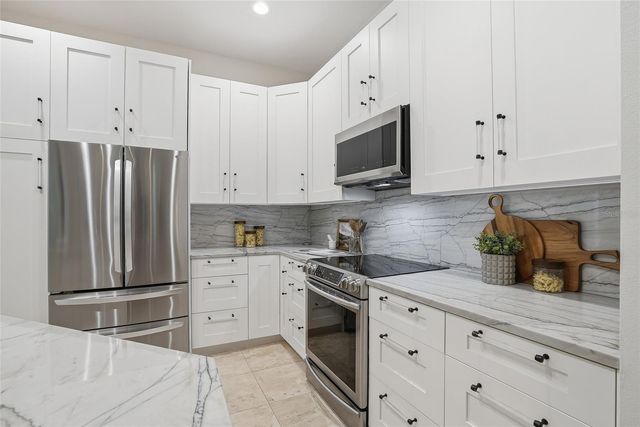 812 LIVE OAK TERRACE NE, St Petersburg, FL 33703