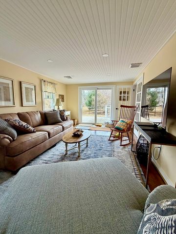 22 Presidents Rd, Bourne, MA 02532