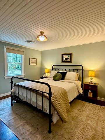 22 Presidents Rd, Bourne, MA 02532