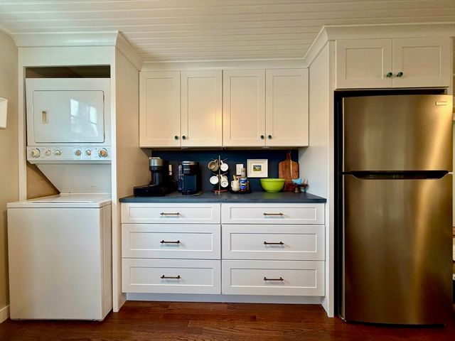 22 Presidents Rd, Bourne, MA 02532