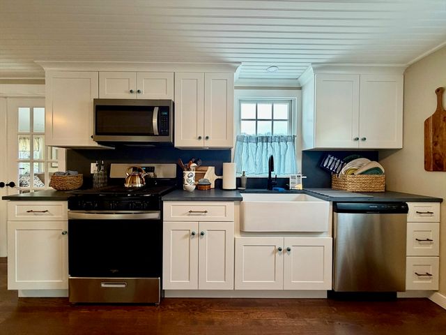 22 Presidents Rd, Bourne, MA 02532