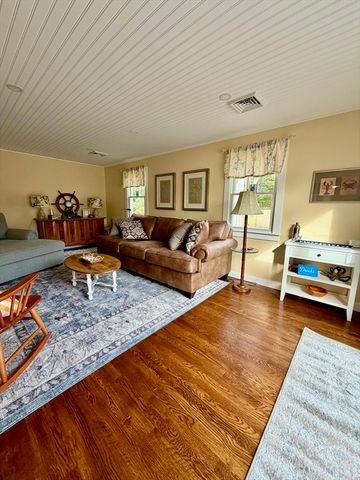 22 Presidents Rd, Bourne, MA 02532