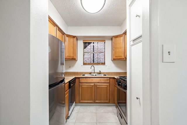 711 Holiday Drive 63, Galveston, TX 77550