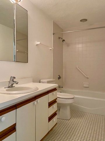 760 Highland Ave 7, Needham, MA 02494