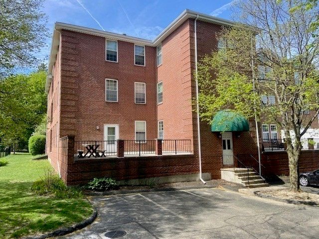 760 Highland Ave 7, Needham, MA 02494