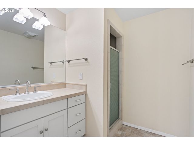 3653 Sw 52ND Pl, Portland, OR 97221