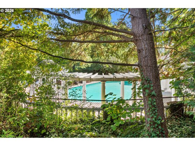 3653 Sw 52ND Pl, Portland, OR 97221