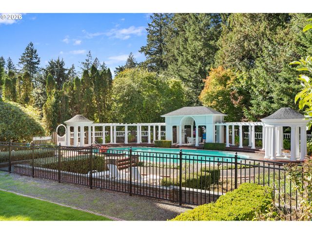 3653 Sw 52ND Pl, Portland, OR 97221