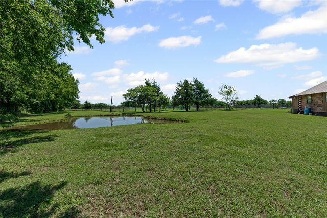 901 County Road 3925, Wolfe City, TX 75496