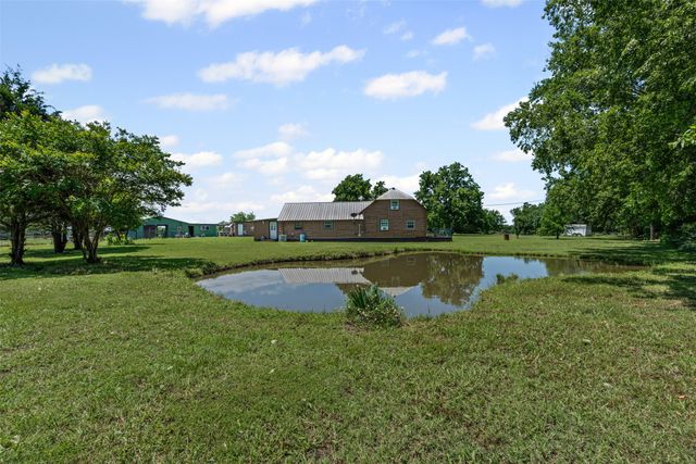 901 County Road 3925, Wolfe City, TX 75496