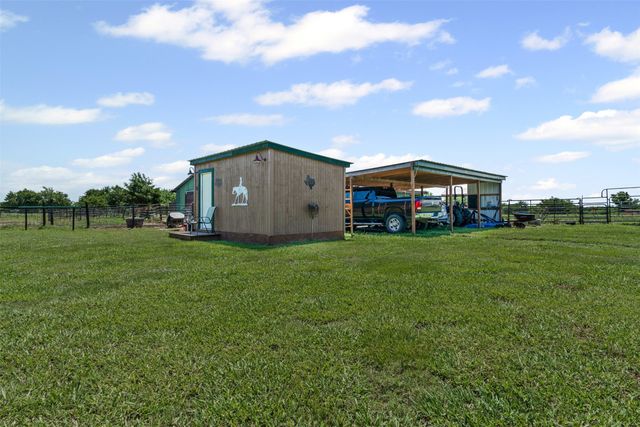 901 County Road 3925, Wolfe City, TX 75496